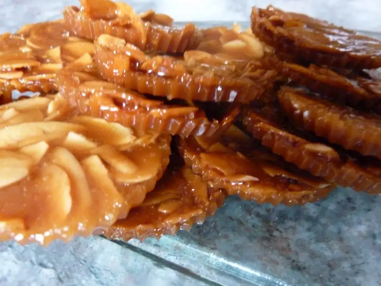 Délicieux florentins aux amandes, croustillants et caramélisés, parfaits pour accompagner un café. Une recette simple et gourmande.