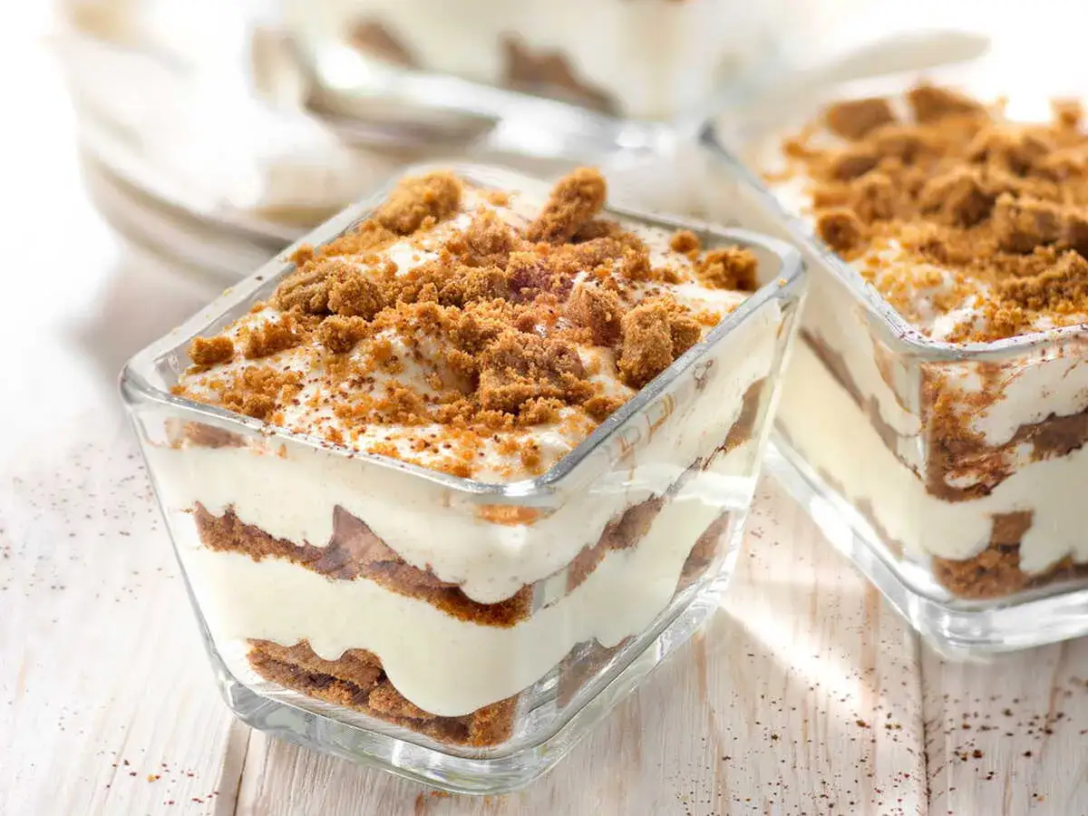 Verrine mascarpone spéculoos, un délice crémeux et croustillant en couches.
